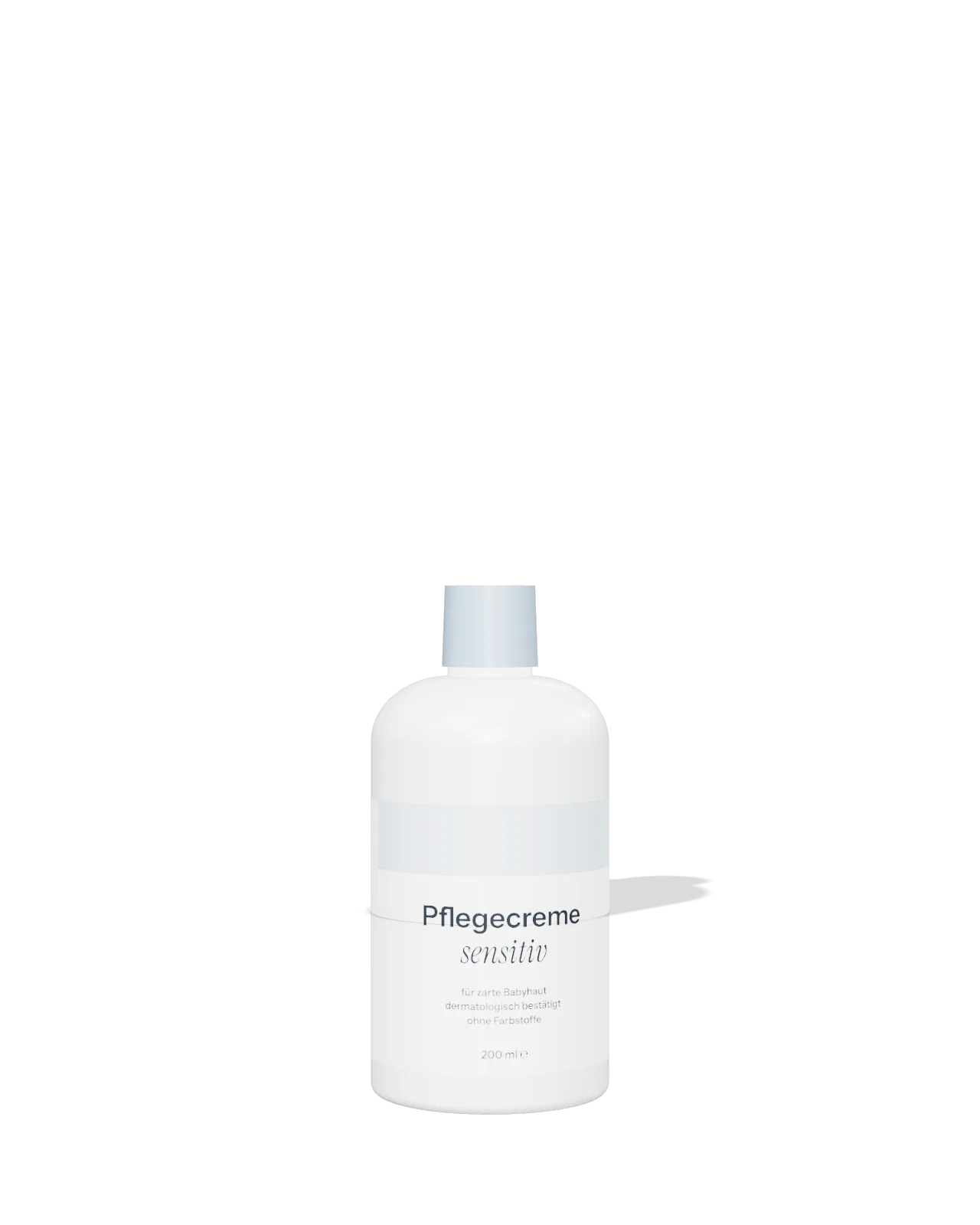 Eine weiße Pflegecreme-Flasche, vorne „sensitiv – für zarte Babyhaut“